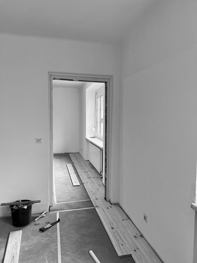 apartment with a straw wall_ stages 03